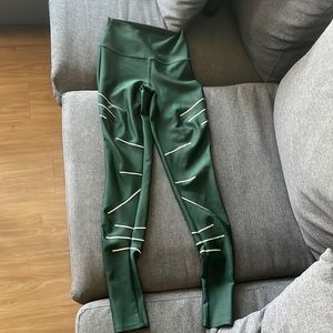 Green ALO yoga airlift leggings